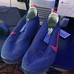 Nike vapormax hardly ever worn don’t want these anymore!